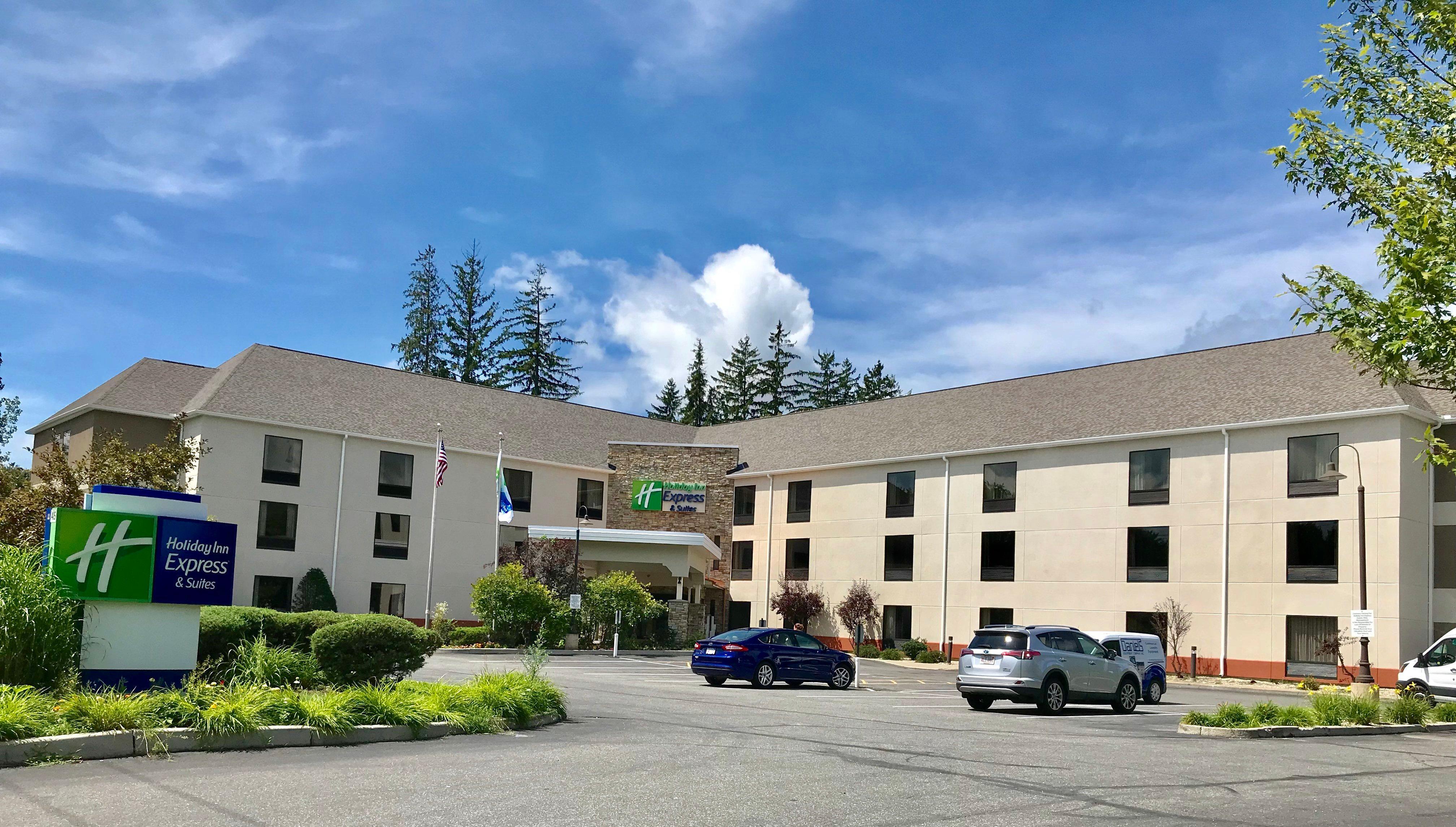 Holiday Inn Express Great Barrington By Ihg Exterior foto