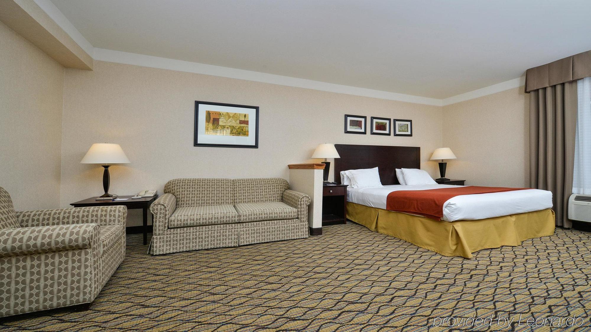 Holiday Inn Express Great Barrington By Ihg Exterior foto