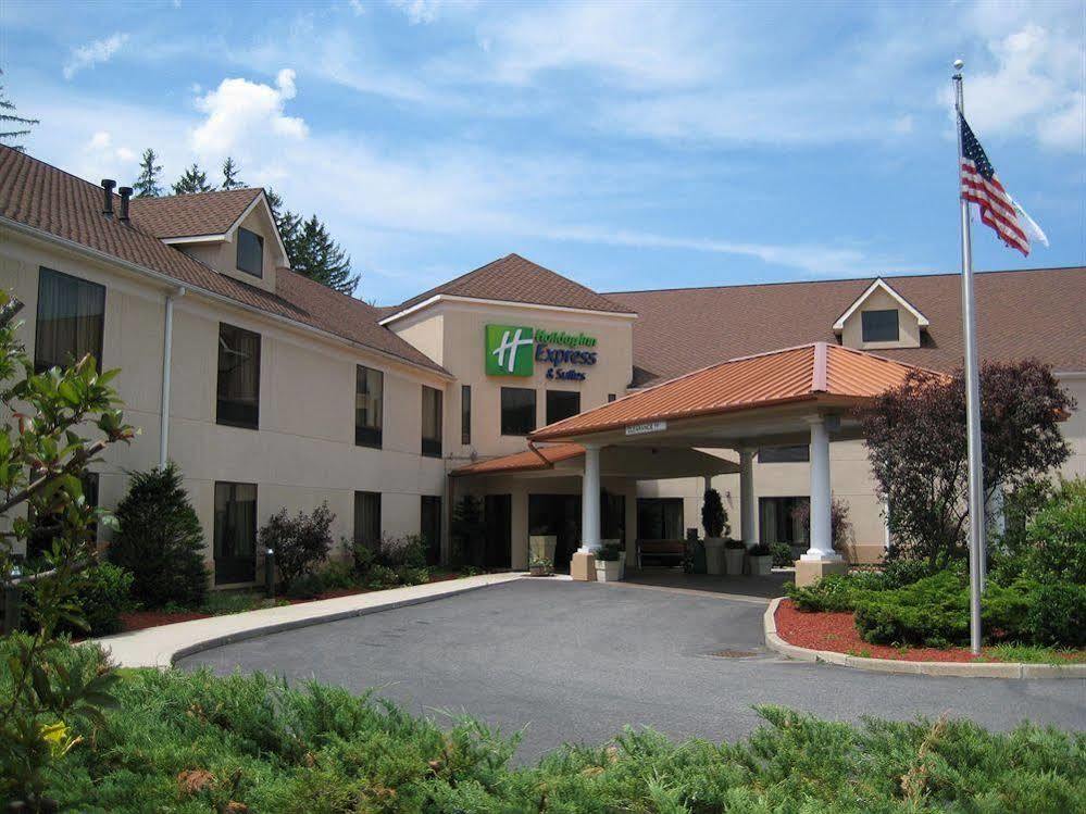 Holiday Inn Express Great Barrington By Ihg Exterior foto