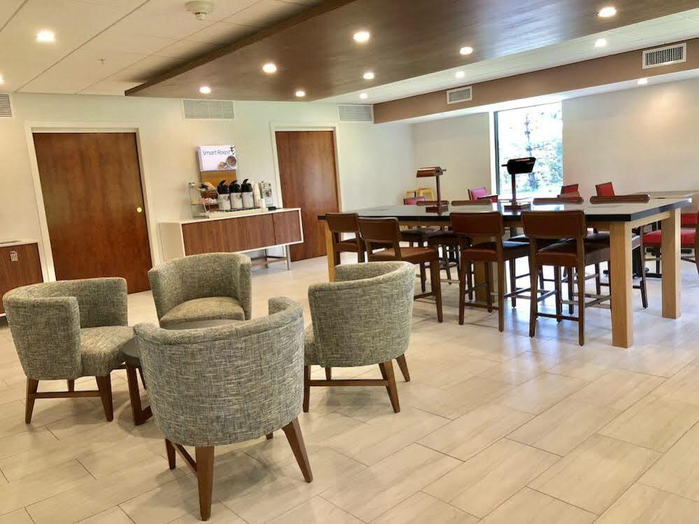 Holiday Inn Express Great Barrington By Ihg Exterior foto